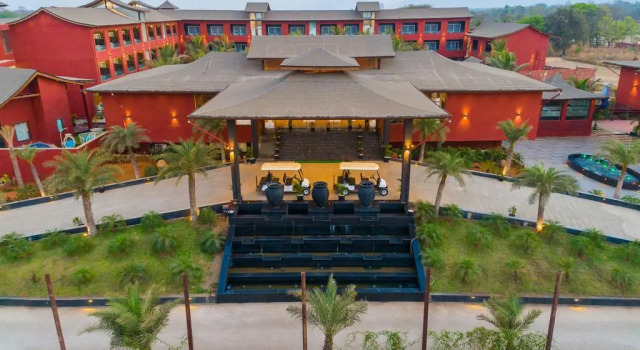 Одноместный клубный номер Standard Saya Grand Resort By Treat Thane