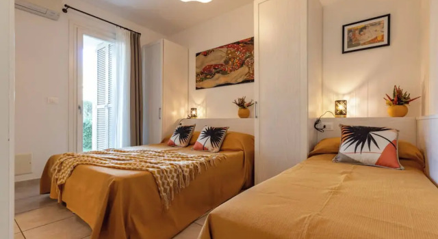 Pool View Apartment With Private Enclosed Garden, Забронировать Апартаменты/квартира Бибионе-Пинеда Венето, рядом с Долина Вальгранде