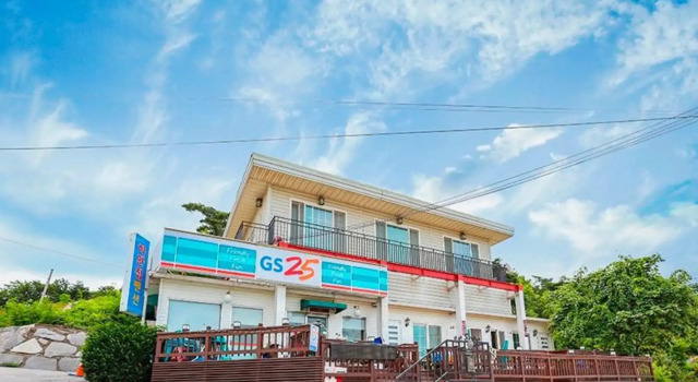 Seokmodo Beach White House Pension