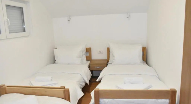 Люкс OSTROG Aparthotel KOLIBA-VLASTNIŠTVO MANASTIRA OSTROG