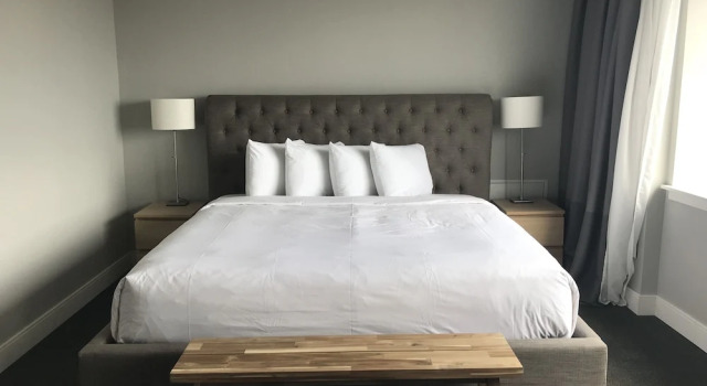 Люкс Premium с видом на озеро Harbor Inn Self Check-in Hotel