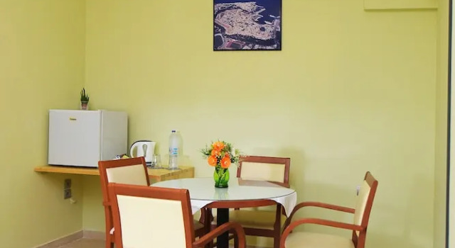 Люкс с 2 комнатами с балконом и с видом на сад Esmeralda Hotel