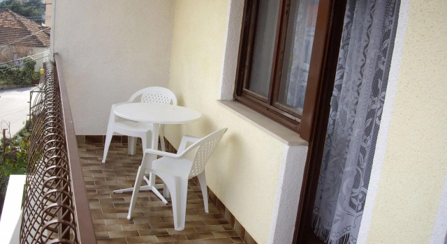 Per - 80 m From Beach - A5, Varaa Huoneisto Hotellit Split-Dalmatia pysäköinnillä, Pysäköinti