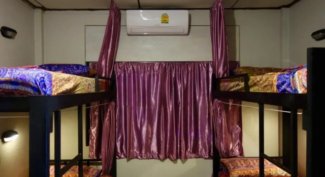Кровать в общем номере Little Hostel