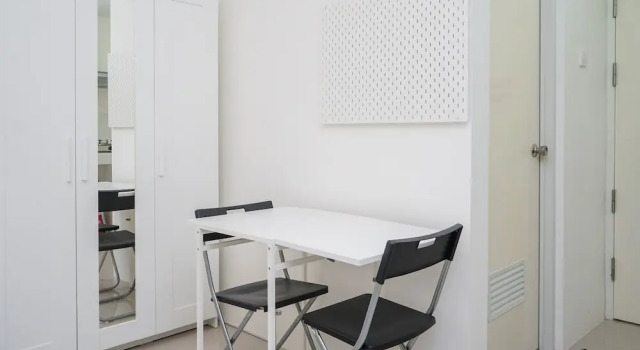 Beautiful and Comfy Studio at Silk Town Apartment, Book Apartment Hotels in South Tangerang with a Pool, Swimming Pool