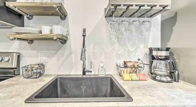 Апартаменты Elkhart Lake Townhome - 20 Mi to Sheboygan!