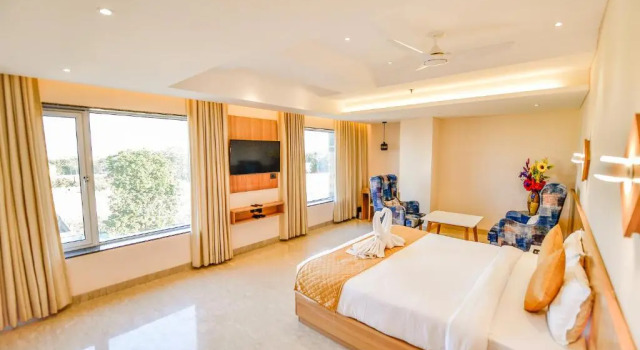 Suite Hotel Palash Regency