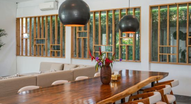 Lux 5BR Villa w/Rooftop BBQ, Pool & 500M to Beach