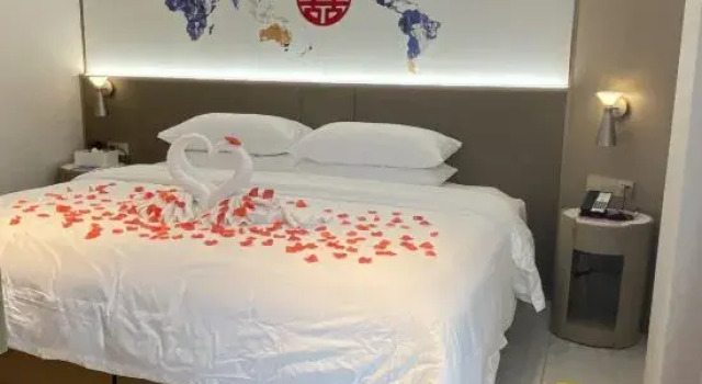 Люкс Grand Kyriad Marvelous Hotel Heyuan Longchuan