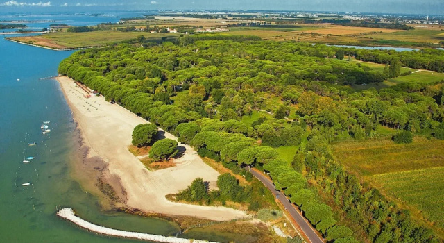 Bungalow in the Residence Belvedere in Grado, Book Feriehus Hoteller i Friuli Venezia Giulia med parkering, Parkering