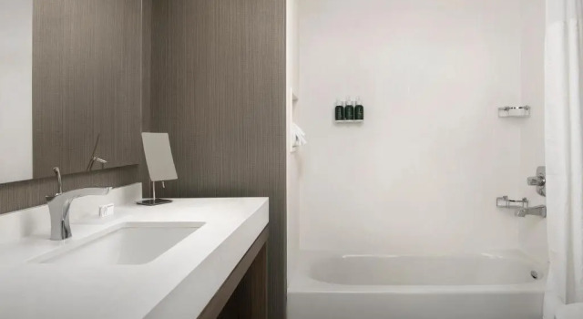 Четырёхместный люкс Courtyard by Marriott Albion