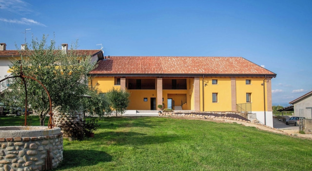 Agriturismo Corte Casa Erminia, Забронировать Фермерский дом Кола-ди-Лацизе Garda Veneto, рядом с Garda Thermal Park in Cola