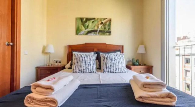 RamblasRentals Stylish Bright 3BR New Catalan Flat 10m Ramblas - Parking - Wifi, Забронировать Отель Сантс-Монжуик , рядом с Приход Св. Августина