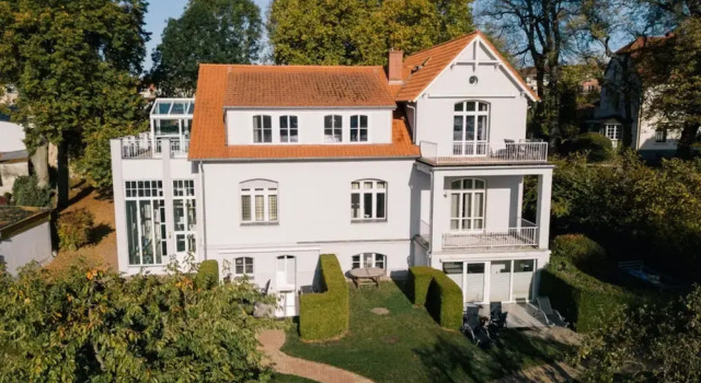 1 Villa Blanck Comfortable Holiday Residence, Забронировать Вилла Отели Мекленбургское поозёрье с парковкой, Парковка