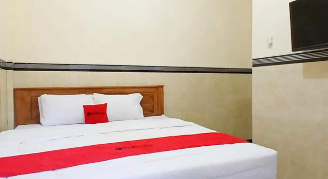 RedDoorz @ Dien Homestay Syariah Alun-alun Pasuruan