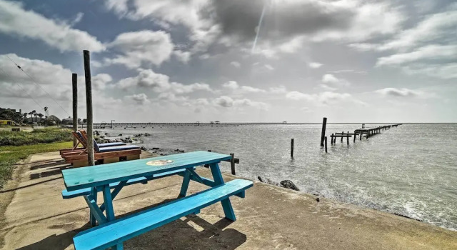 Коттедж Bayfront Deck: 'casa Pescadores' Rockport Escape