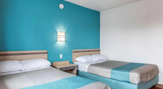 Четырёхместный номер Standard Motel 6-Janesville, WI