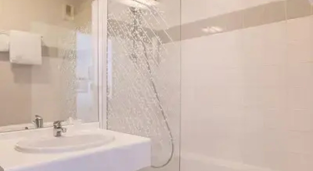 Четырёхместный номер Standard с балконом Comfort Aparthotel Versailles, St Cyr lEcole