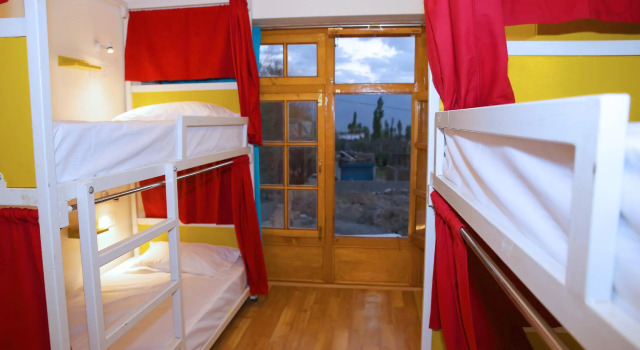 Кровать в общем номере goStops Leh
