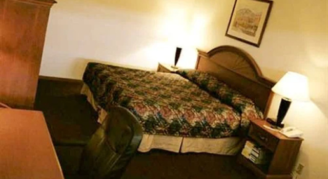 Boulder Outlook Hotel & Suites