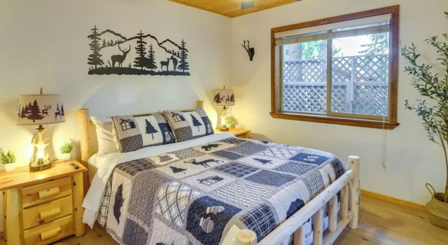 Big Bear Lake Retreat w/ Game Room: 1 Mi to Slopes, Забронировать Дом для отпуска Виллы Биг-Бэр-Лейк, рядом с Chair 5, Вилла