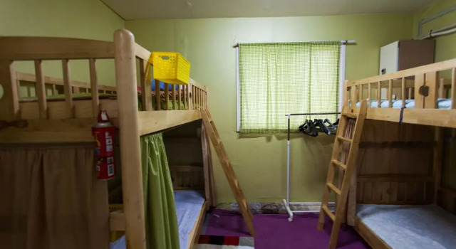 Кровать в общем номере (женский номер) Urban Art Guesthouse