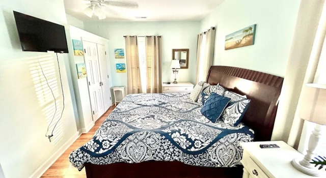 Коттедж 121 B 7th Ave South 4 Bedroom Home by RedAwning