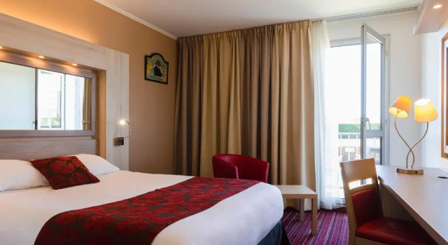 Двухместный номер Standard с балконом Logis Hotels, Hôtel Aquilon, Saint-Nazaire