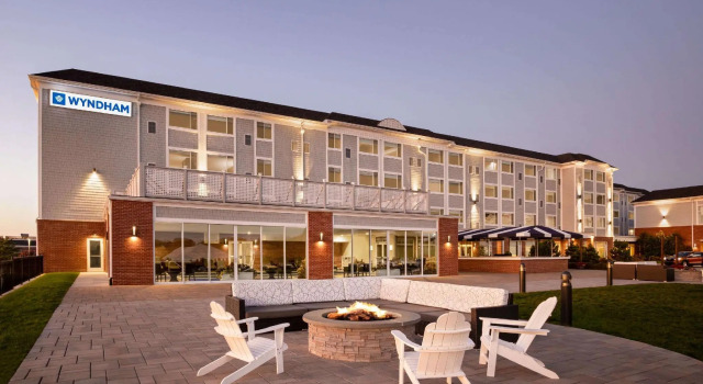 Двухместный полулюкс Wyndham Newport Hotel