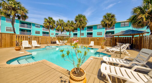 Charming Condo Walking Distance to Beach With two Pools in Gulf Shores, Boek Hotel Gulf Shores 
