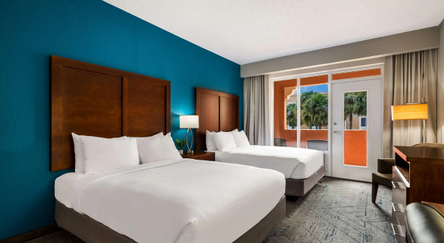 Четырёхместный номер Standard с балконом SureStay Plus Hotel by Best Western The Villages