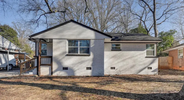 Коттедж Updated Charlotte Home w/ Yard ~ 3 Mi to Uptown!
