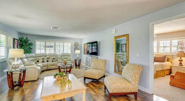 Dock + Patio w/ Canal View: Paradise in Cape Coral, Забронировать Дом для отпуска Виллы Кейп-Корал, Вилла