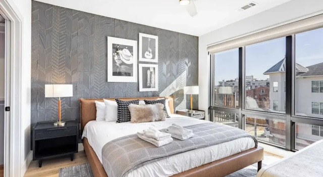 Sleeps 24 4 Modern Midtown Apartments w/ Gym + Pool Walkable to Shops & Eats