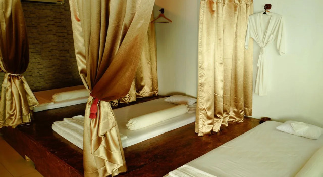 Saphan Krungthep Hostel & Spa, Varaa Hostelli SPA-hotellit kohteessa Central Thailand, SPA