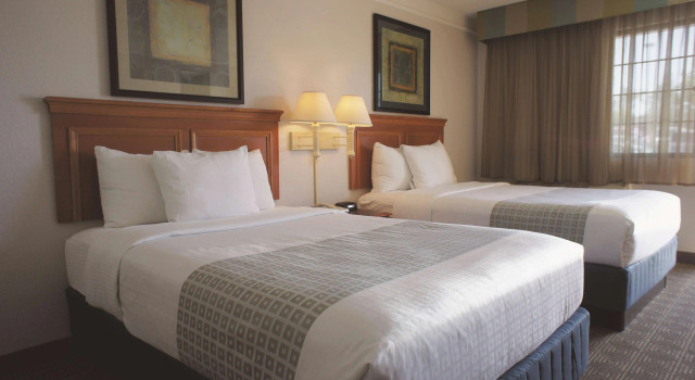La Quinta Inn by Wyndham Albuquerque Airport, Buchen Sie Hotel Hotels in New Mexico mit Parkplatz, Parkplätze