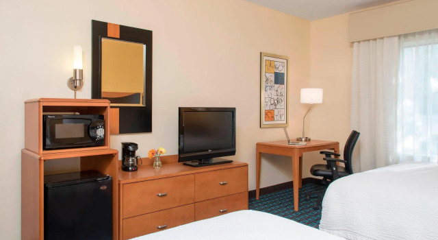 Четырёхместный номер Standard Fairfield Inn & Suites by Marriott Bloomington