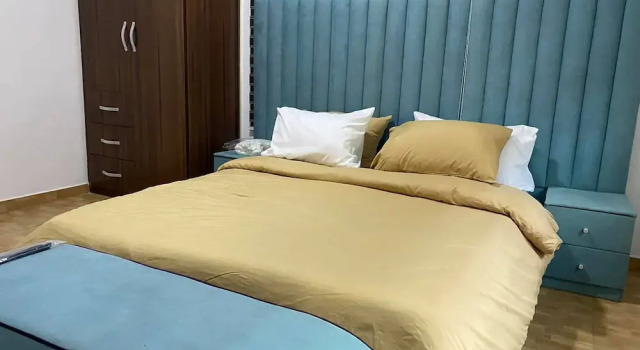 Comforts Court And Apartment