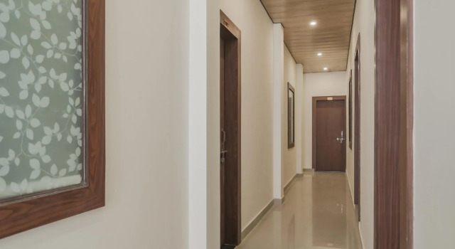 OYO 70438 Hotel R V Palace