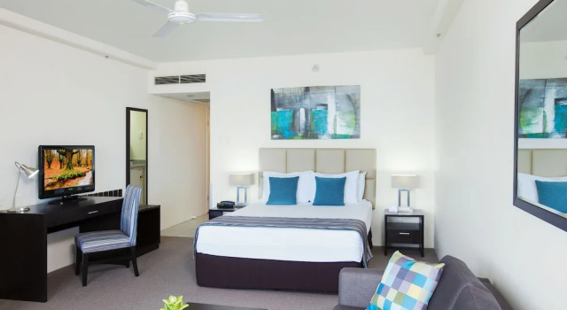 Двухместный номер Standard с балконом Rydges Esplanade Resort Cairns