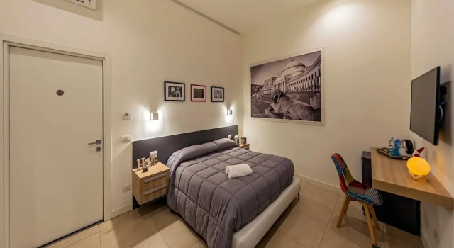 Номер Deluxe Napoli Squares Suites