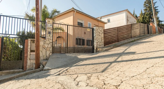 HomeHolidaysRentals Sils - Costa Barcelona, Rezervați Vilă Pineda de Mar 