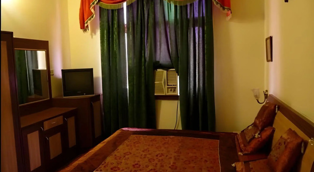 Hotel Kapoor Palace, Забронировать Отель Отели Джамму и Кашмира с парковкой, Парковка