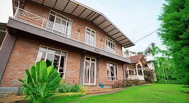 Royal Hotel and Outbound Trawas, Book Hotel Hotels in East Java with a Pool, Swimming Pool