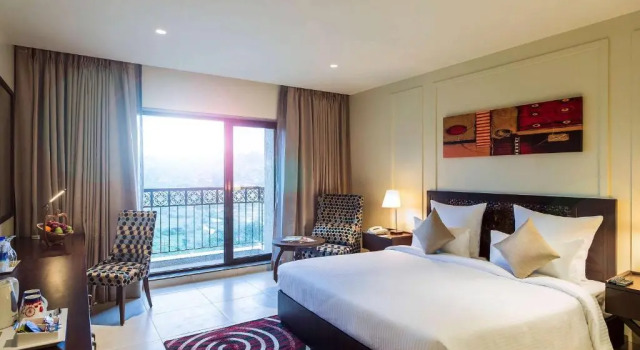 Двухместный номер Deluxe с балконом Novotel Imagica Khopoli Hotel