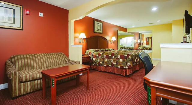 Scottish Inns and Suites East Sam Houston Pkwy, Boek Hotel Cloverleaf Houston