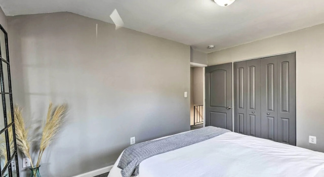 Апартаменты с 4 комнатами Chic Townhome w/ Deck: 6 Mi to Dtwn Baltimore