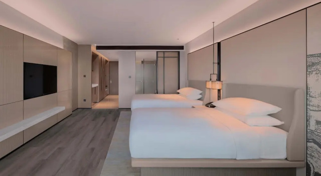 Четырёхместный номер Standard с видом на гавань Shantou Marriott Hotel