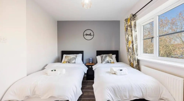 Remarkable 2- Bed House in Barking Essex