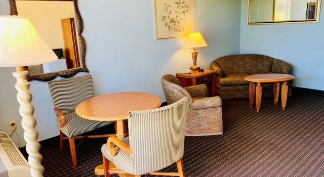 Люкс Castle inn & suites by OYO Lawton